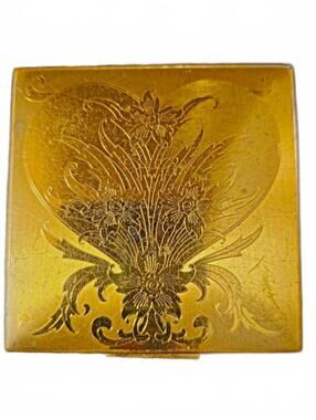 ELGIN AMERICAN Gold Tone Compact With Etched Floral Design 1940's -50's 3" x 3"